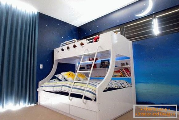 Krevet na krevetu mladih kosmonauta