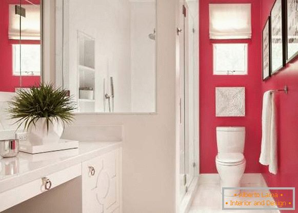 Prekrasno malu kupaonicu - fotografija u bijeloj i ružičastoj boji