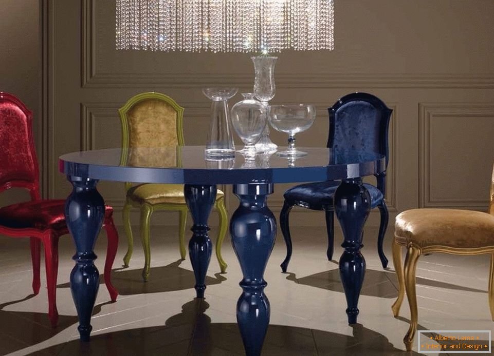 Plavi okrugli sto u unutrašnjosti