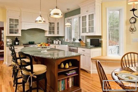 Žuto-zelena kuhinja u rustikalnom stilu - fotografija u privatnoj kući