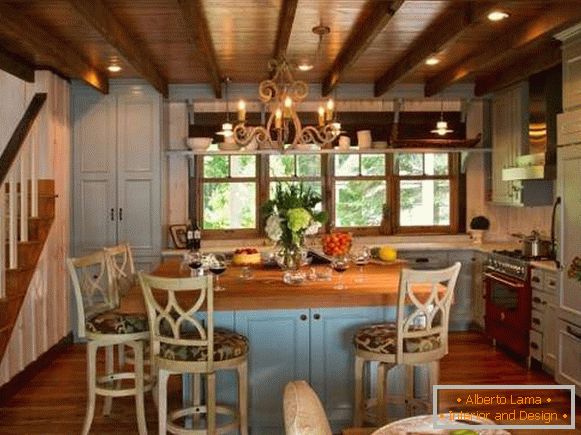Drvena kuhinja u plavom stilu zemlje