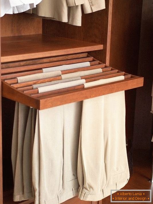 Ideja za čuvanje pantalona u garderobi