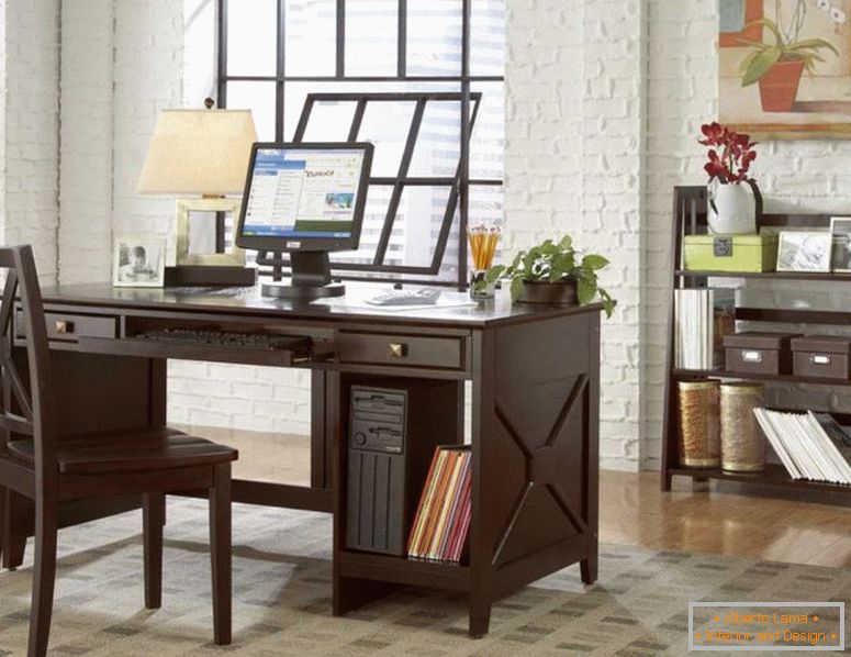 elegantna kuća-kancelarija-sa-drvenim-mračnim stolom i stolicama-10-modernih-kuća-kancelarija-dizajn-ideja