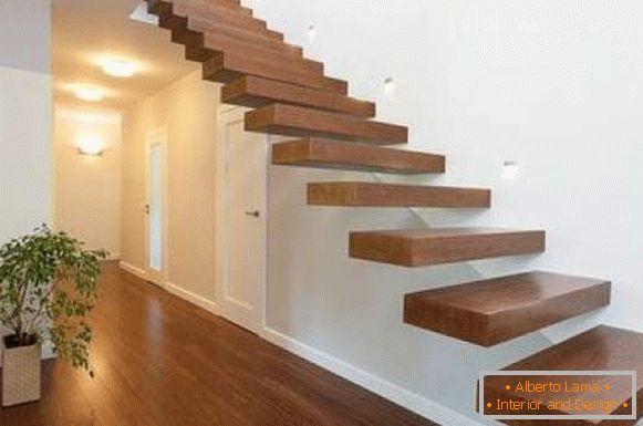 Kantilver деревянные лестницы в частном доме - фото в интерьере