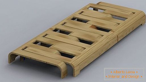 Rešetkasta drvena postelja