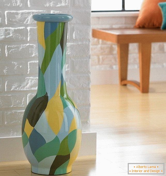 Staklena vaza raznih boja