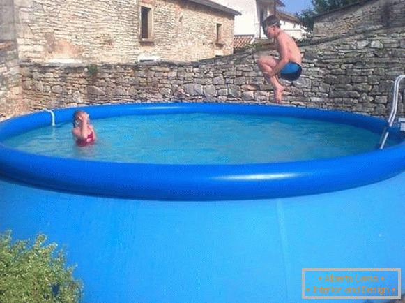 Moderni bazeni za naduvavanje - fotografije na vikendici