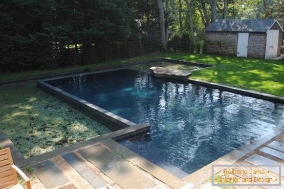 Fotografija bazena u dvorištu privatnih kuća - betonski bazen
