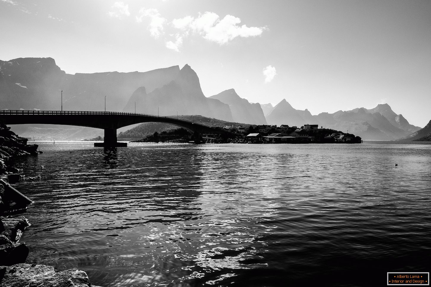 Crno-bela slika mosta