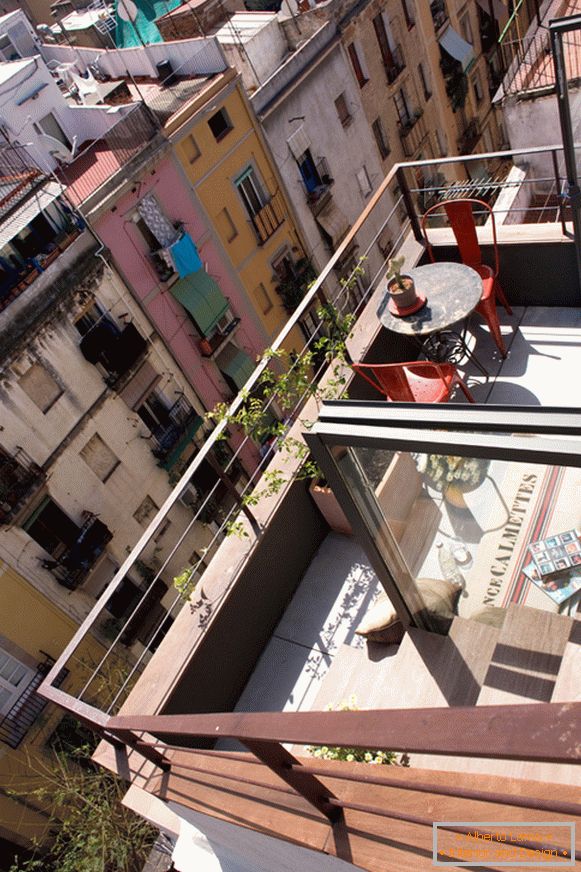 Pogled sa balkona u malom studiju u Barseloni