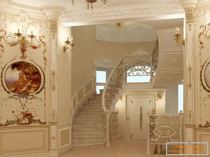 Kontrastiranje starih slika u interesantnoj obradi i izuzetno stubište u kući prosperitetne francuske porodice.