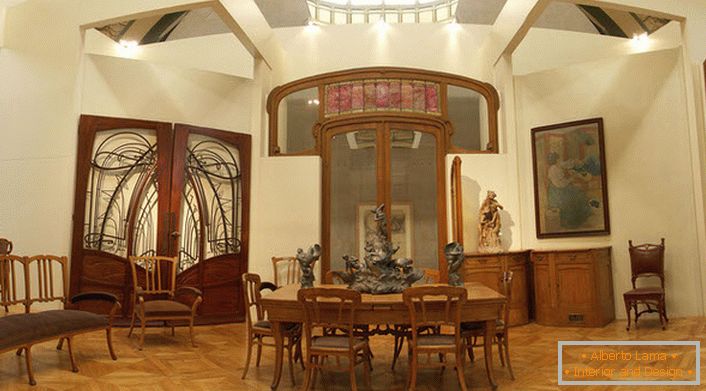 Pompozna dnevna soba u stilu Art Nouveau.