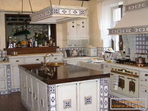 Fotografija kuhinje u privatnoj kući u stilu Provansa