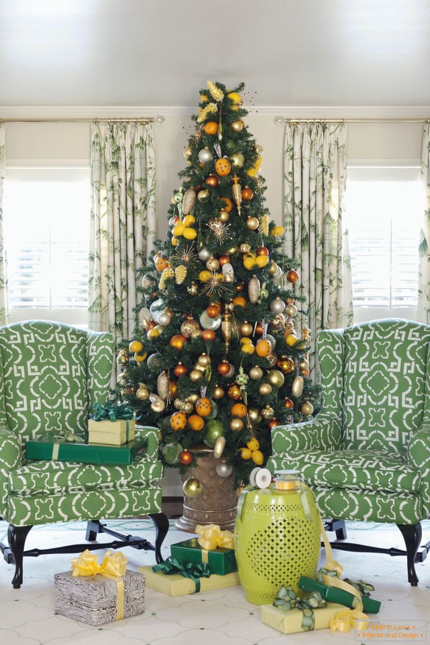 Veliko božićno drvo u loncu, za sigurnost kućnih ljubimaca