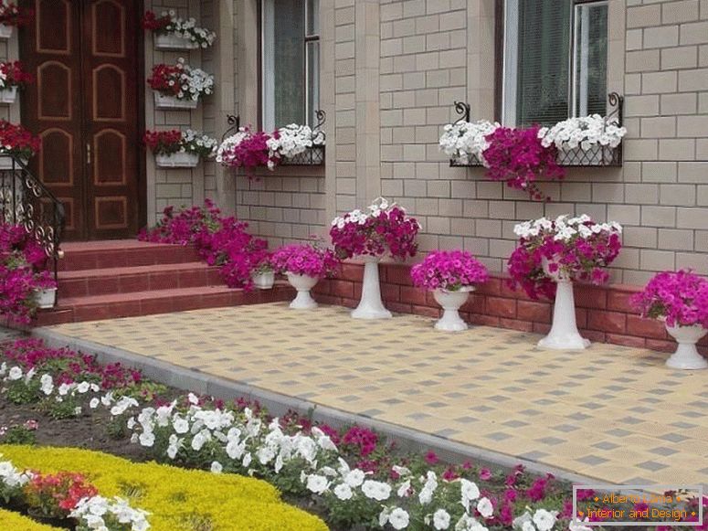 Prednji vrtni ormar ispred kuće