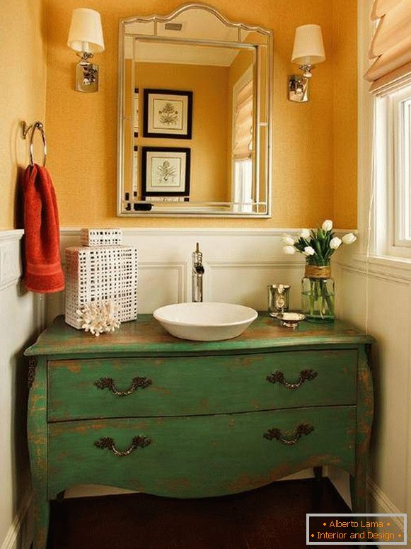 Kabinet pod umivaonikom u kupatilu - fotografija sa efektom antike