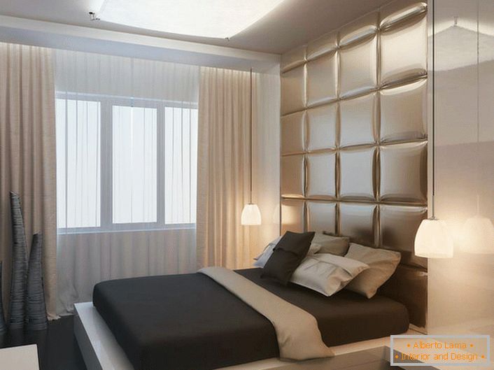 Dizajniran projekat spavaće sobe u stanu uobičajene zgrade u blizini Moskve.