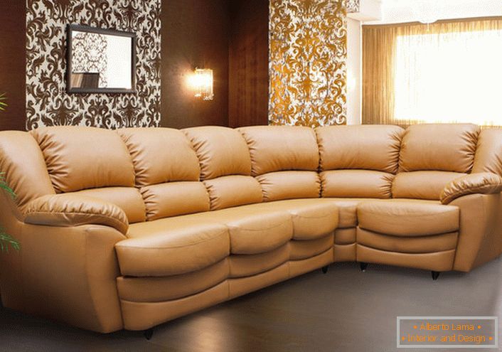 Elegantna kompozitna modularna sofa za elegantnu dnevnu sobu. Boja udobnog ugla je boja tapacirunga luksuznih Cadillaca vrhunske klase.