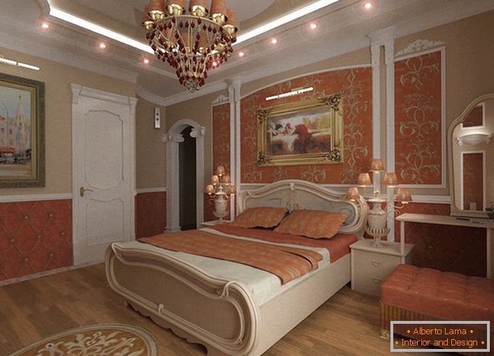 Prostrana spavaća soba u baroknom stilu ukrašena je koralnim bojama.