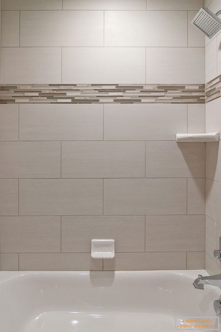 plafon-pločasti-pločice-kupatilo-dekoracija-ideja-bež-velika-podzemna-kupaonica-zid-pločice-tanak-duga-mozaik- zidna-trim-mozaik-kupatilo