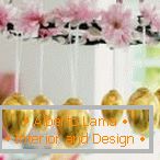 Lusteri cvijeća i zlatnih jaja