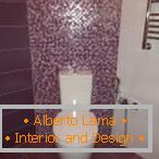 Mozaik плитка фиолетового цвета в дизайне туалета
