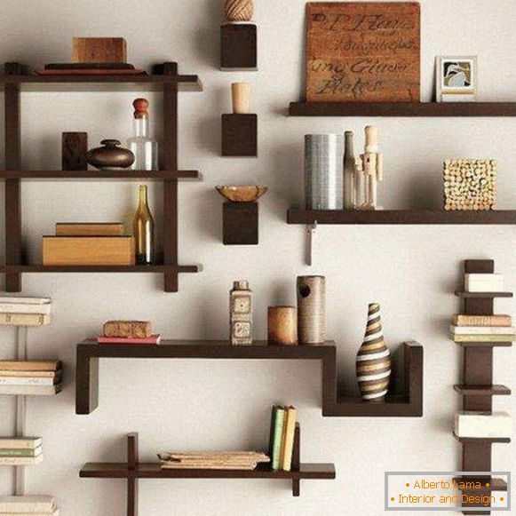 Drvene police na zidu za knjige i dekor