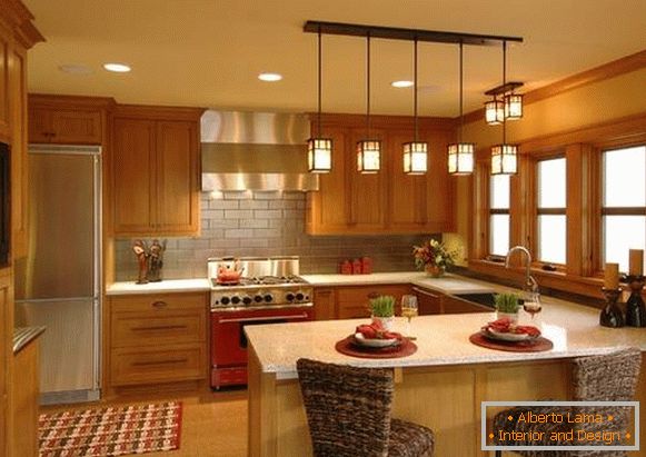 Plafonjere i spot svjetla za kuhinju s stropom koji se proteže