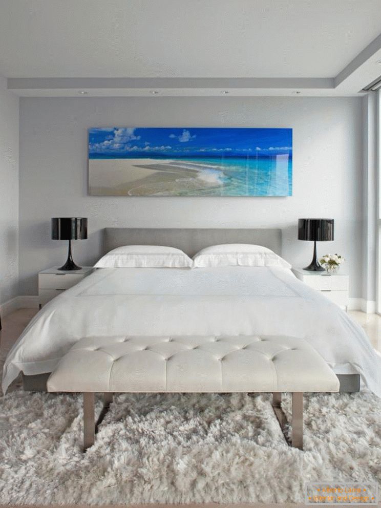 Elegantna bela spavaća soba