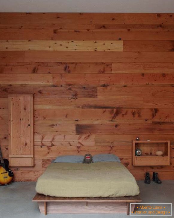 Spavaća soba u minimalističkom stilu, ukrašena drvetom