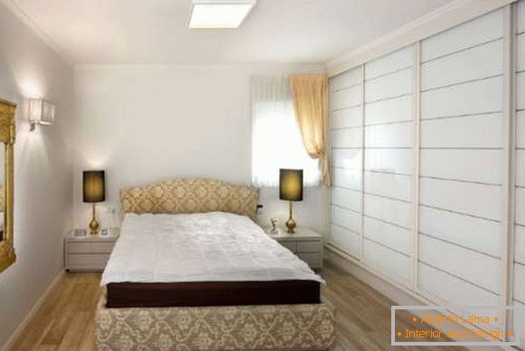 Bijela garderoba u spavaćoj sobi - ideje za dizajn fotografija klasika