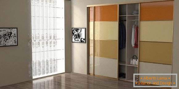 Ugrađeni ormar za odjeću - dizajn fotografija u spavaćoj sobi sa staklom
