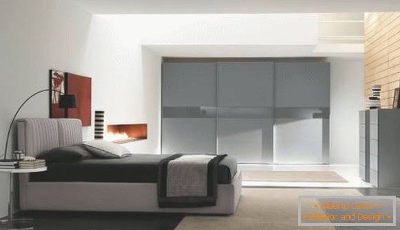 Siva garderoba u spavaćoj sobi