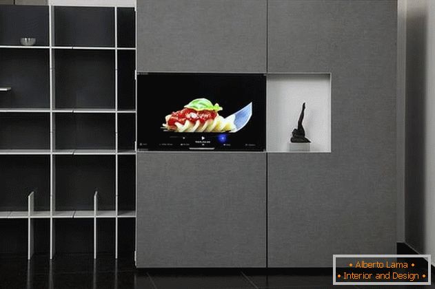 Prekrivena kuhinja u kući с телевизор в дверце шкафа