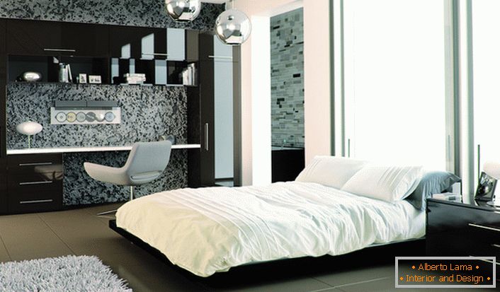 U dizajnu nameštaja spavaće sobe s sjajnom površinom uspešno se kombinuje sa malterisanim zidovima.