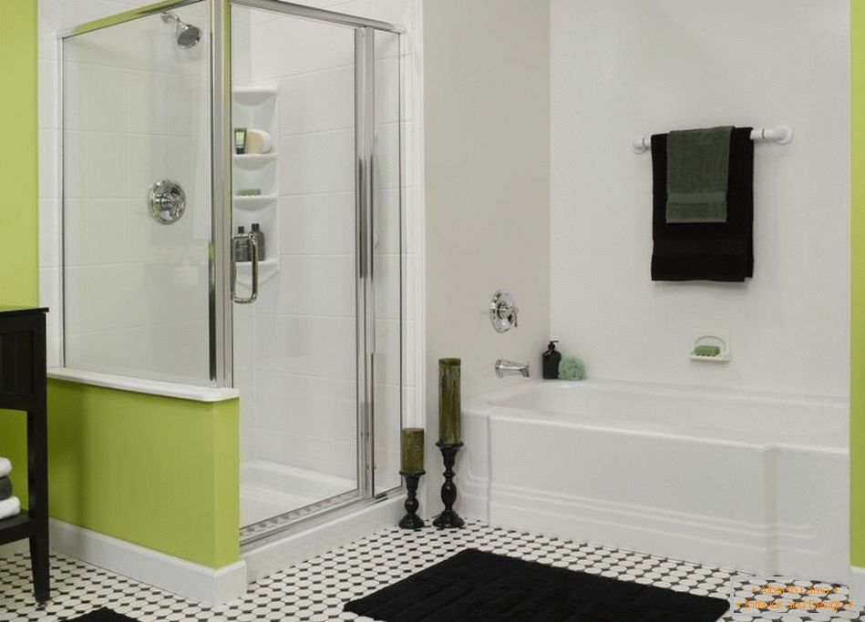 Crno-belo kupatilo sa zelenim