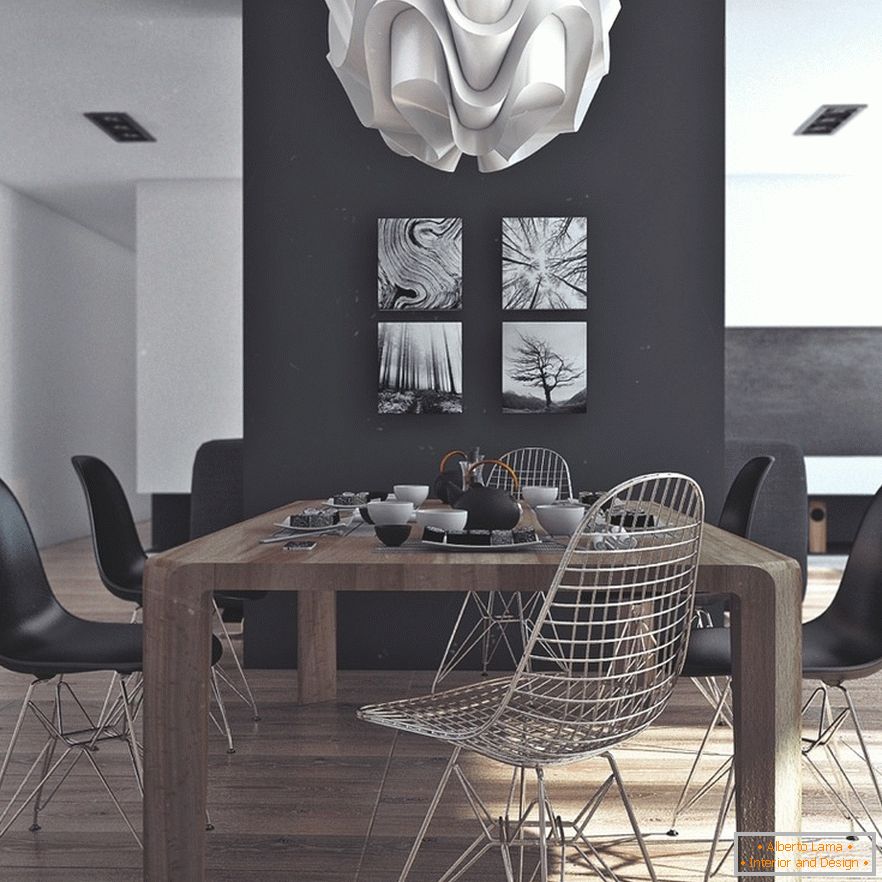 Drveni trpezarijski sto, crne stolice i originalne slike na crnom zidu