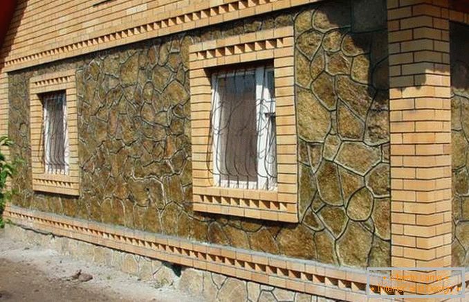 Završetak fasada kuća sa prirodnim kamenom