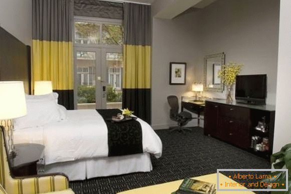 Dizajnirane zavese za spavaću sobu - fotografiju u širokom horizontalnom traku