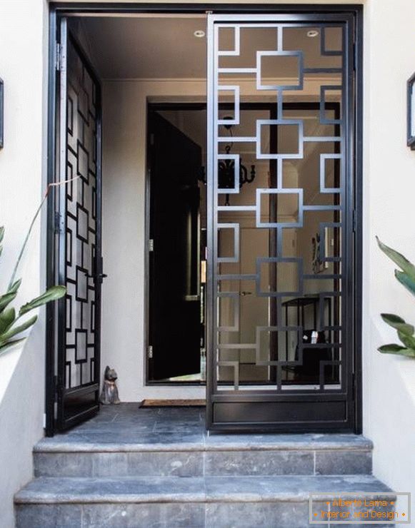 Geometrijski dizajn ulaznih vrata od metala