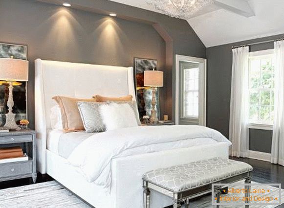 Slika spavaće sobe u modernom stilu sa sivom bojom na zidovima