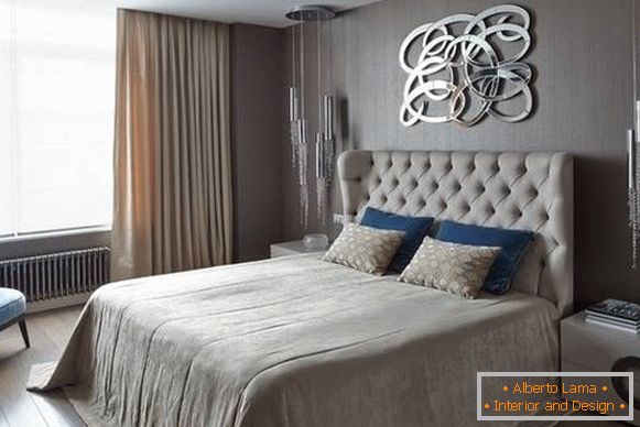 Dizajn enterijera spavaće sobe u modernom stilu sa dodirom luksuza