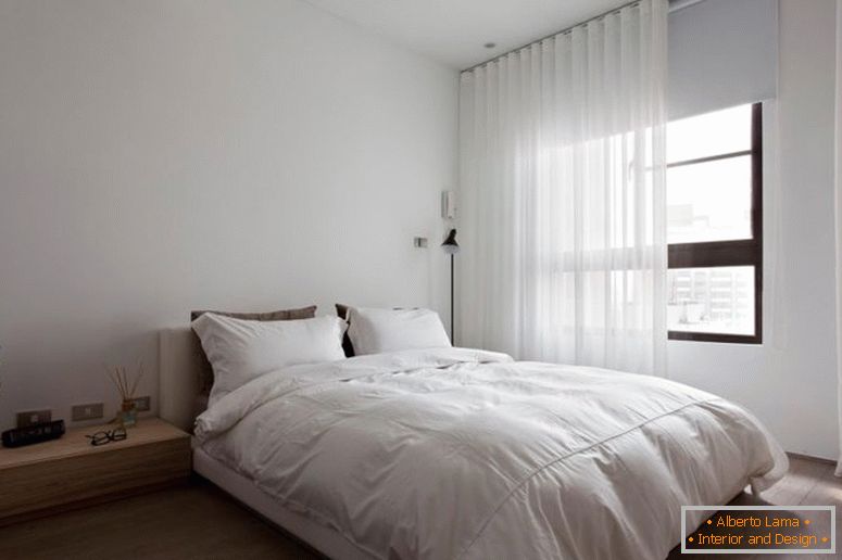 vazdušno-bela spavaća soba