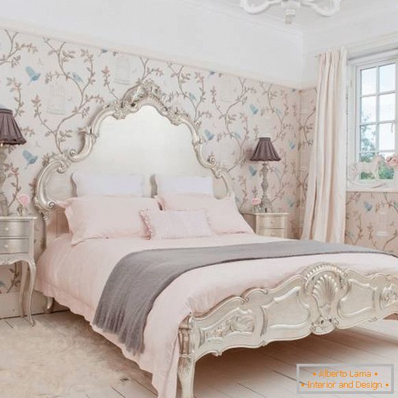Kako odabrati zavese i tapete u stilu Provence za spavaću sobu - foto
