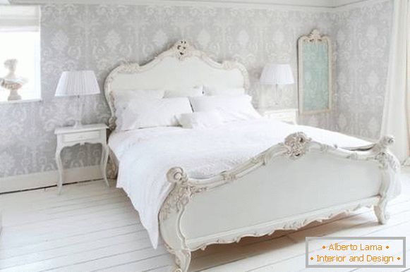Nežna lila pozadina u stilu Provansa za spavaću sobu - fotografija
