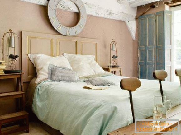Mala spavaća soba u Provansovom stilu - fotografija kreativnog enterijera