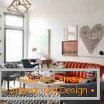 Narandžasti sofa i sive fotelje