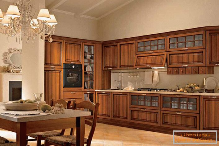 Kuhinja za kuhinju u stilu Liberty je izrađena od prirodnog drveta, što je jedan od osnovnih zahteva stilskog koncepta. 