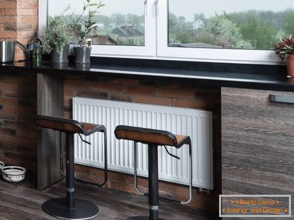 Bar counter i trpezarijski stol umjesto prozora