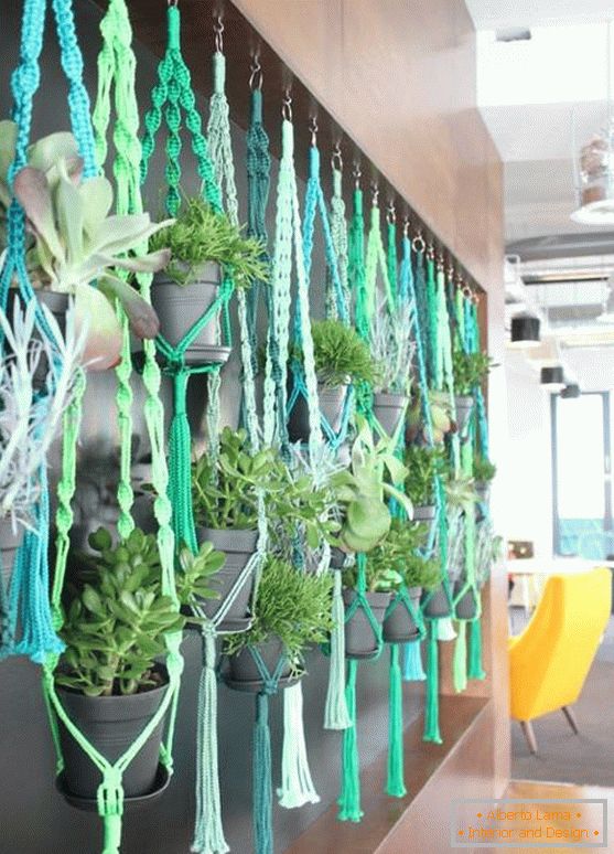 Pleteni dekor za visenje posudja sa biljkama